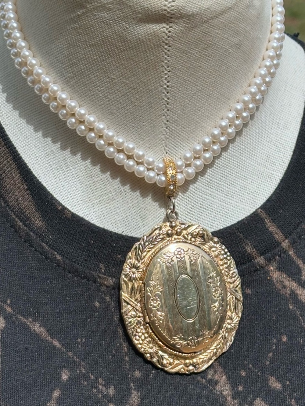 Vintage Sweetheart Locket/Pearl Choker Necklace!